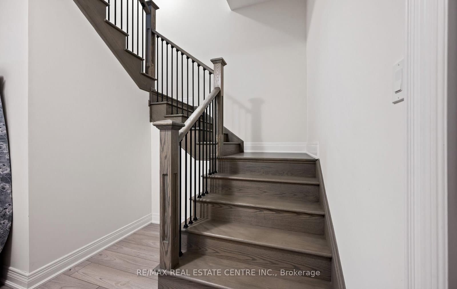 160 Wainfleet Crescent thumbnail 43