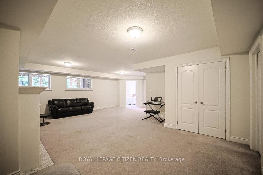 19 Westmount Drive thumbnail 33