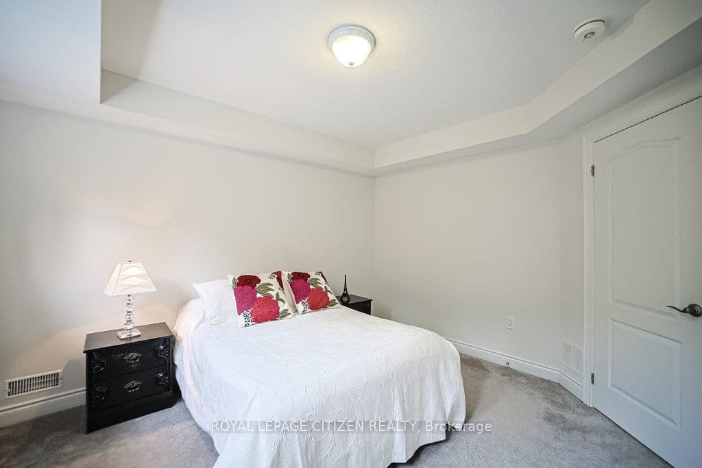 19 Westmount Drive thumbnail 35