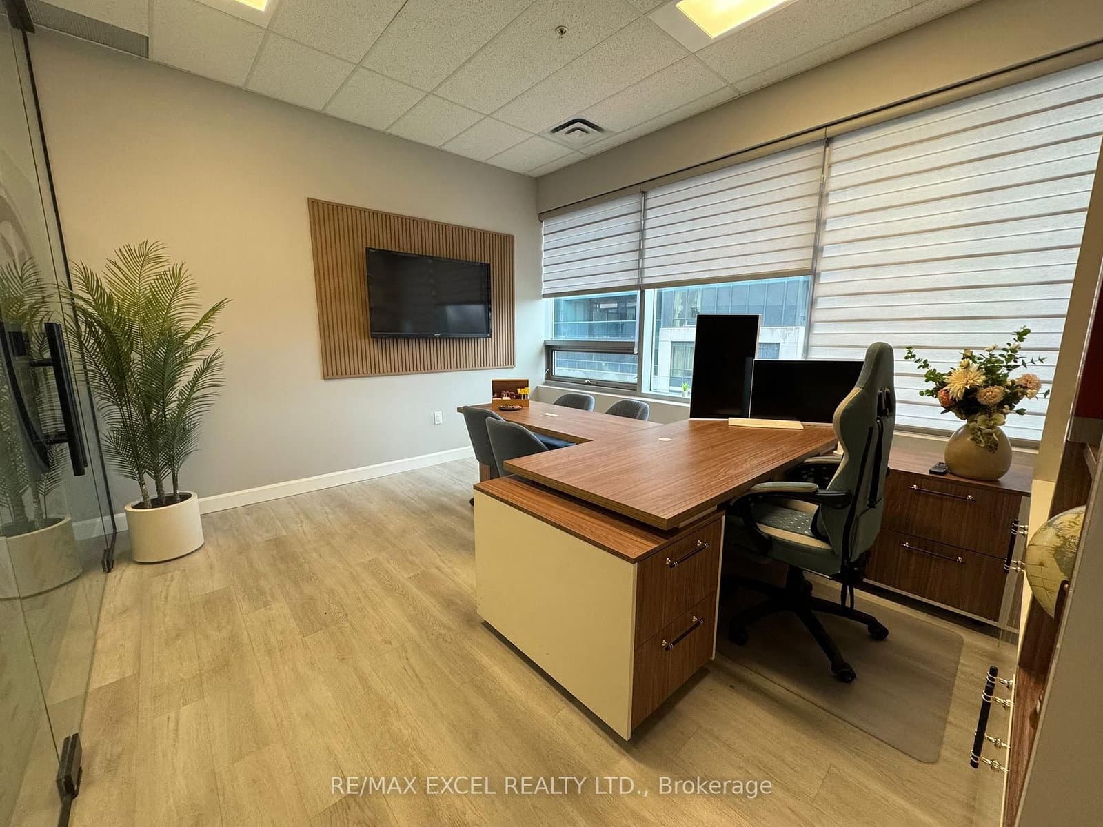 7163 Yonge Street, Unit 202 thumbnail 2