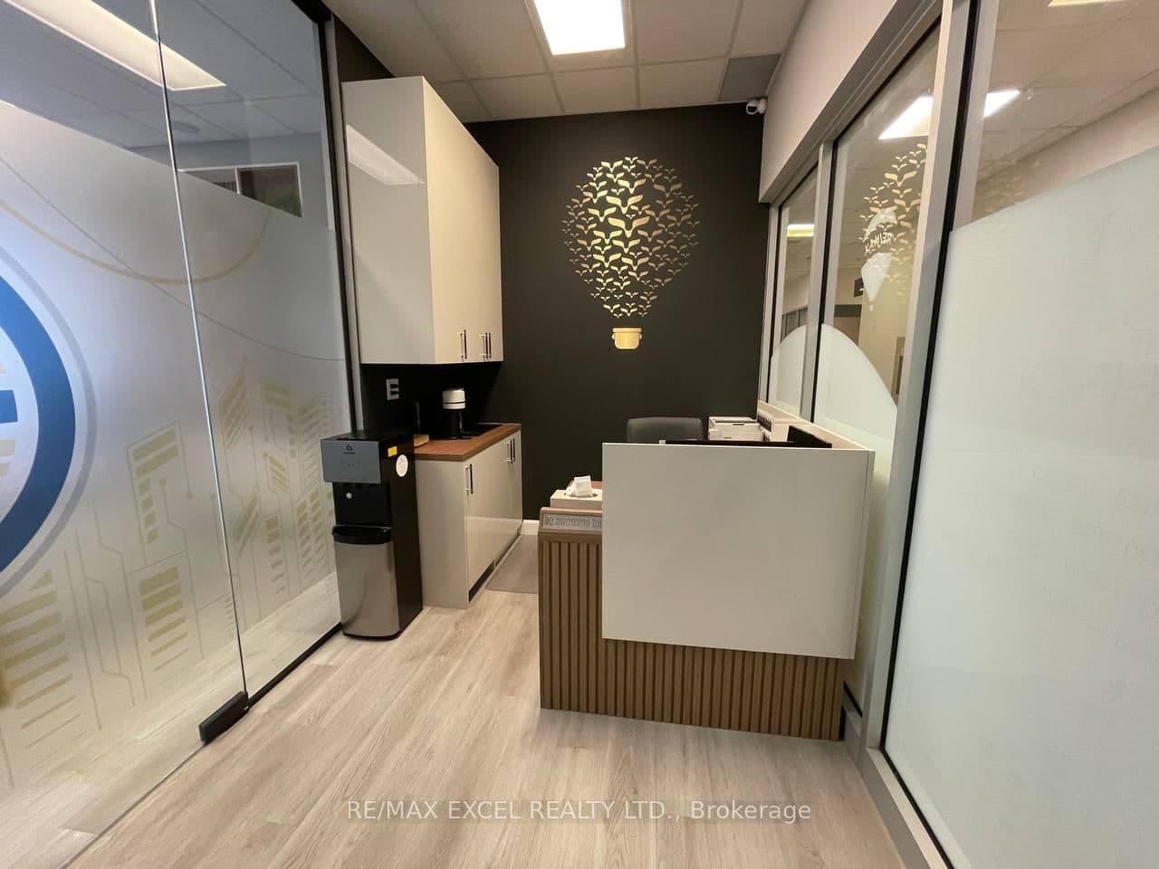 7163 Yonge Street, Unit 202 thumbnail 7