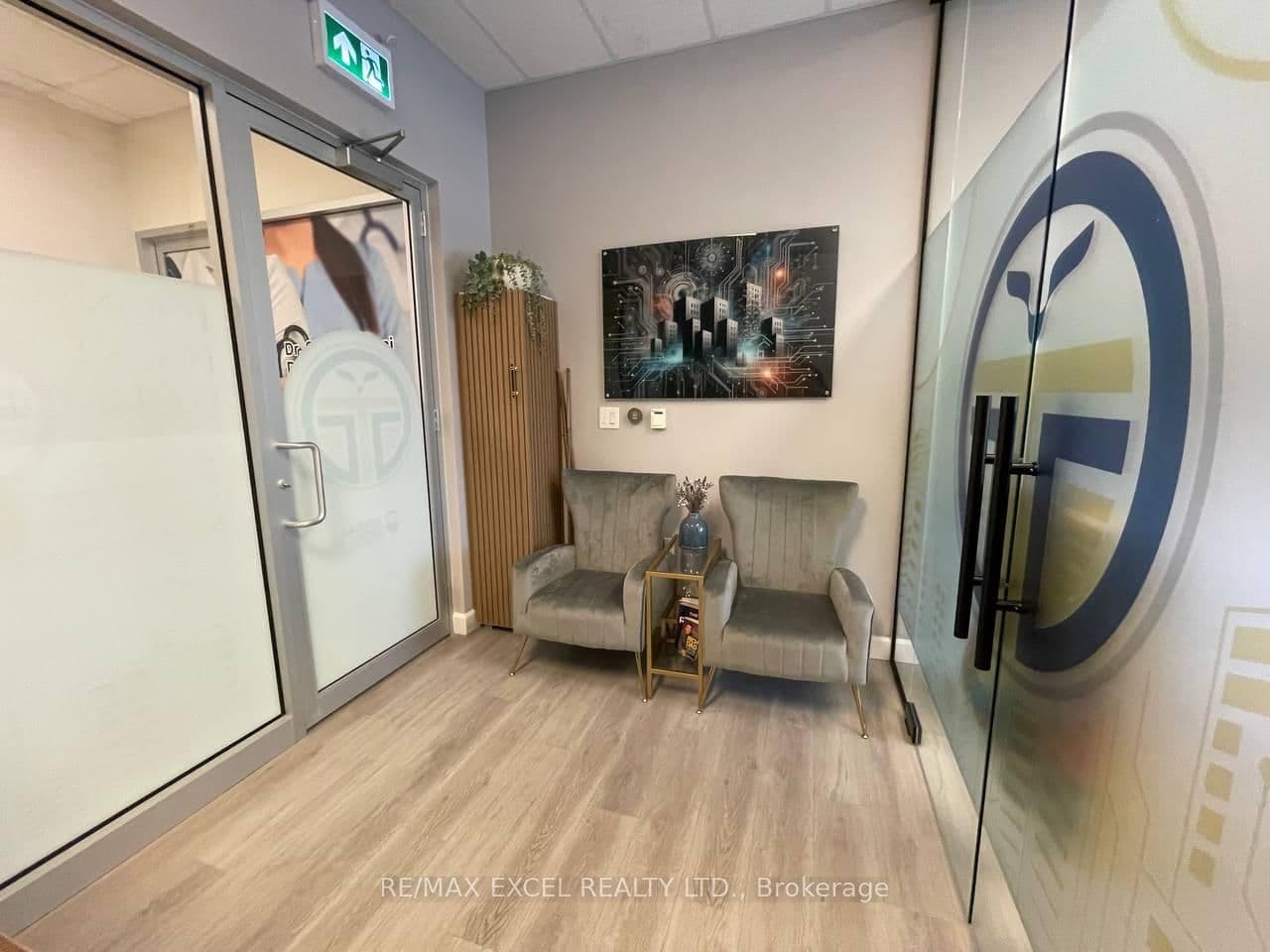7163 Yonge Street, Unit 202 thumbnail 8
