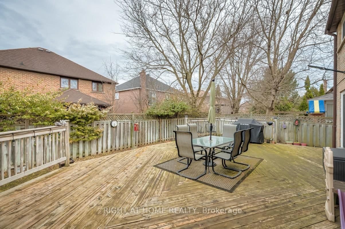 160 Carrington Drive thumbnail 32