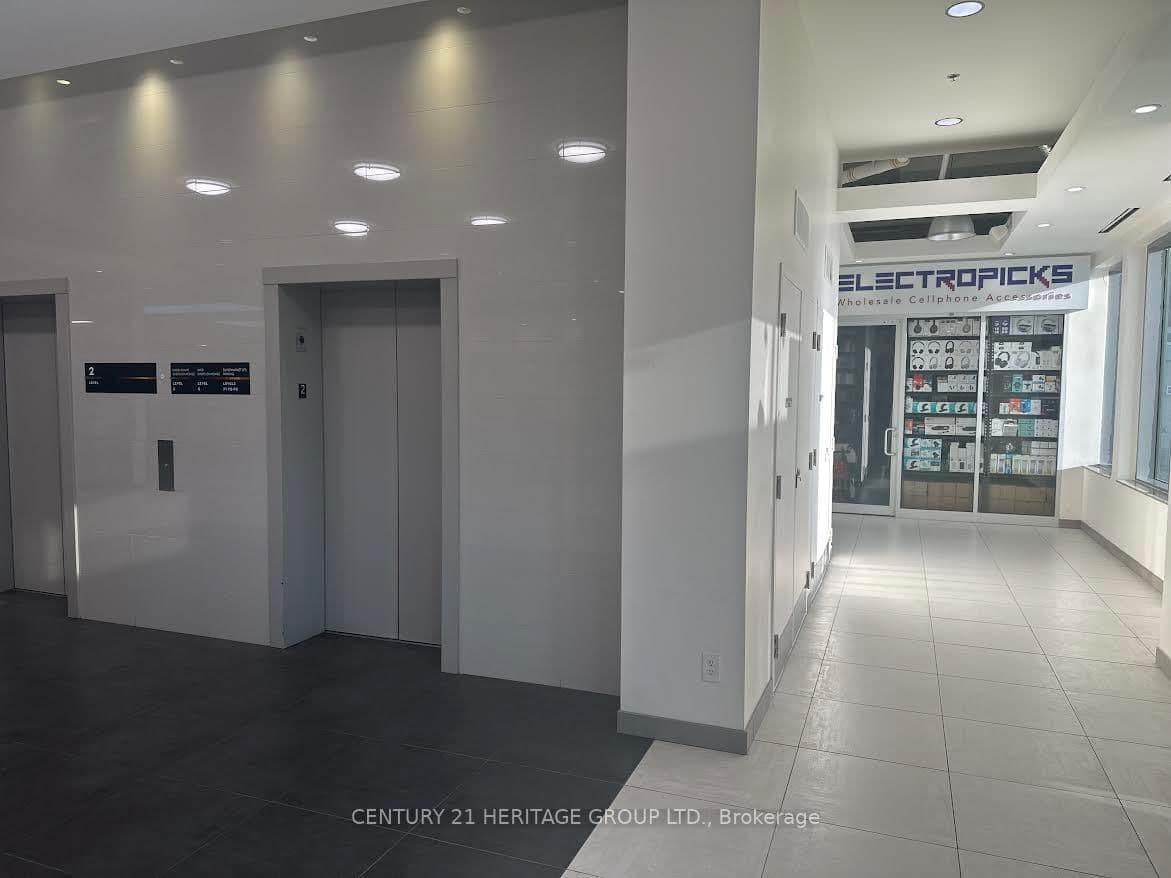 7181 Yonge Street, Unit 201 thumbnail 2