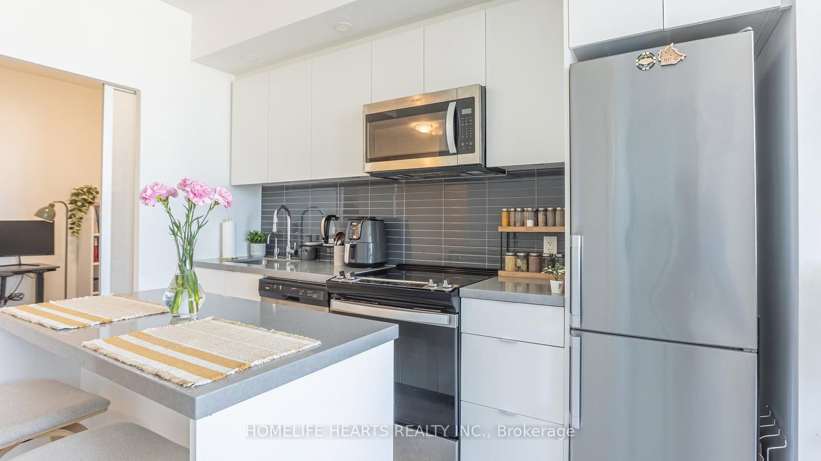 8868 Yonge Street, Unit 818 thumbnail 5