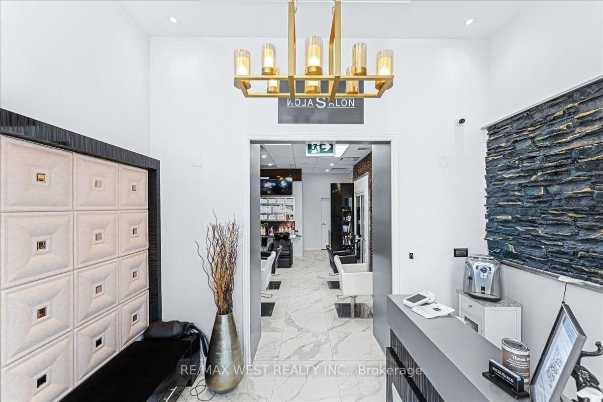 9610 Yonge Street, Unit A8 thumbnail 11
