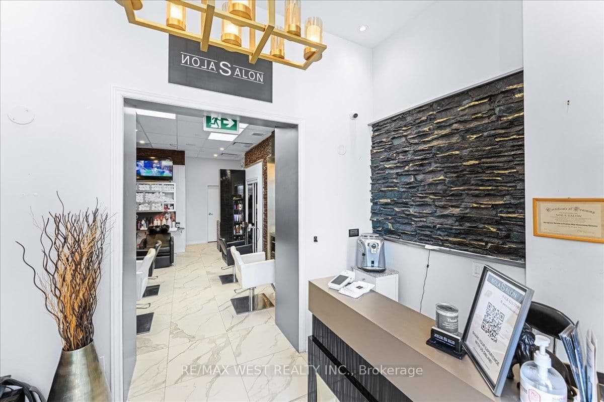 9610 Yonge Street, Unit A8 thumbnail 13
