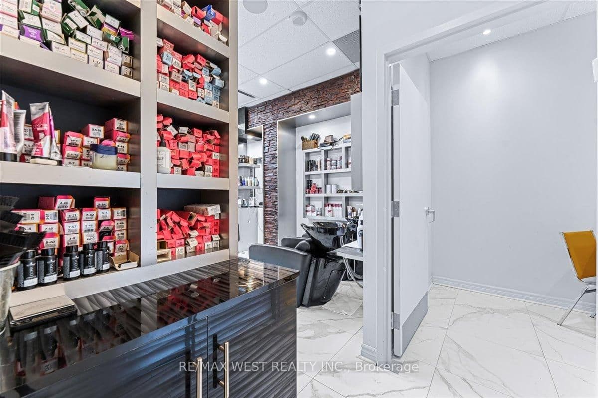 9610 Yonge Street, Unit A8 thumbnail 19