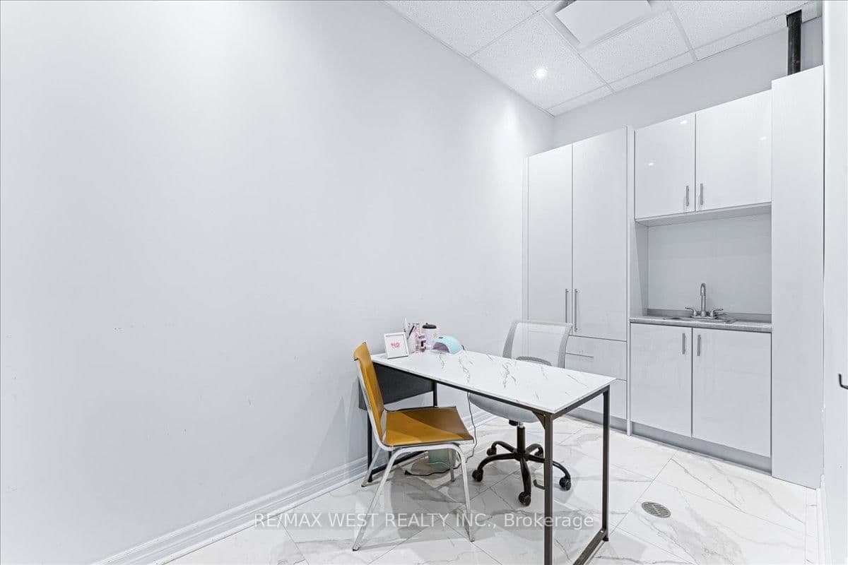 9610 Yonge Street, Unit A8 thumbnail 20