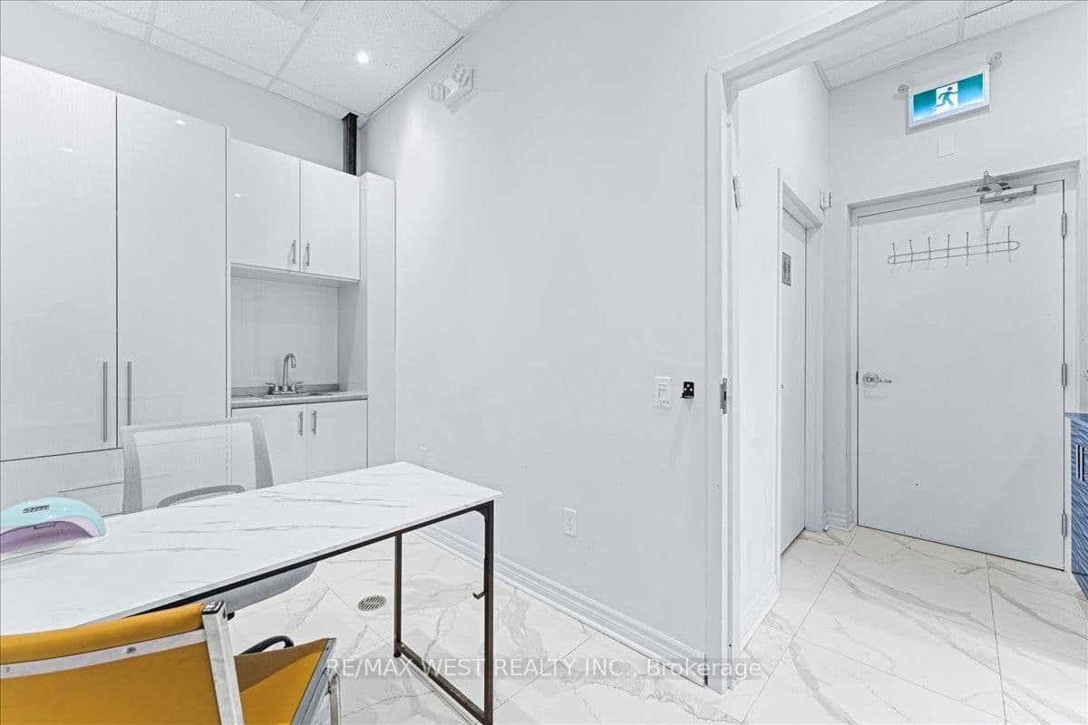 9610 Yonge Street, Unit A8 thumbnail 21
