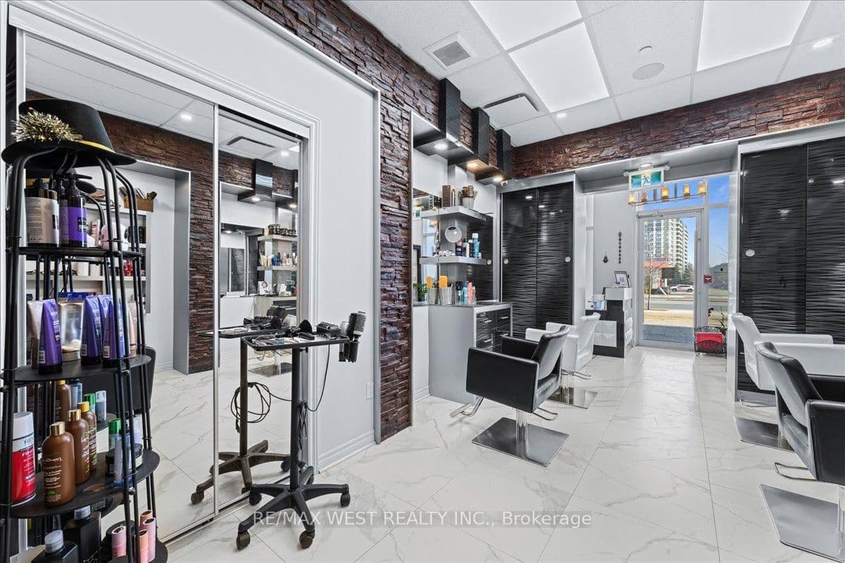 9610 Yonge Street, Unit A8 thumbnail 3