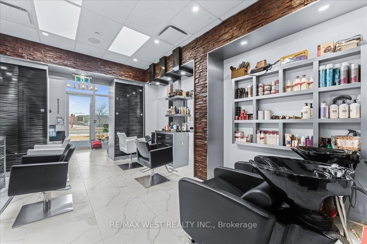 9610 Yonge Street, Unit A8 thumbnail 4