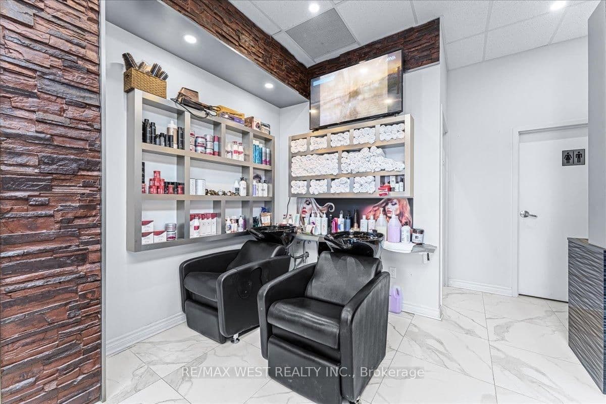 9610 Yonge Street, Unit A8 thumbnail 6