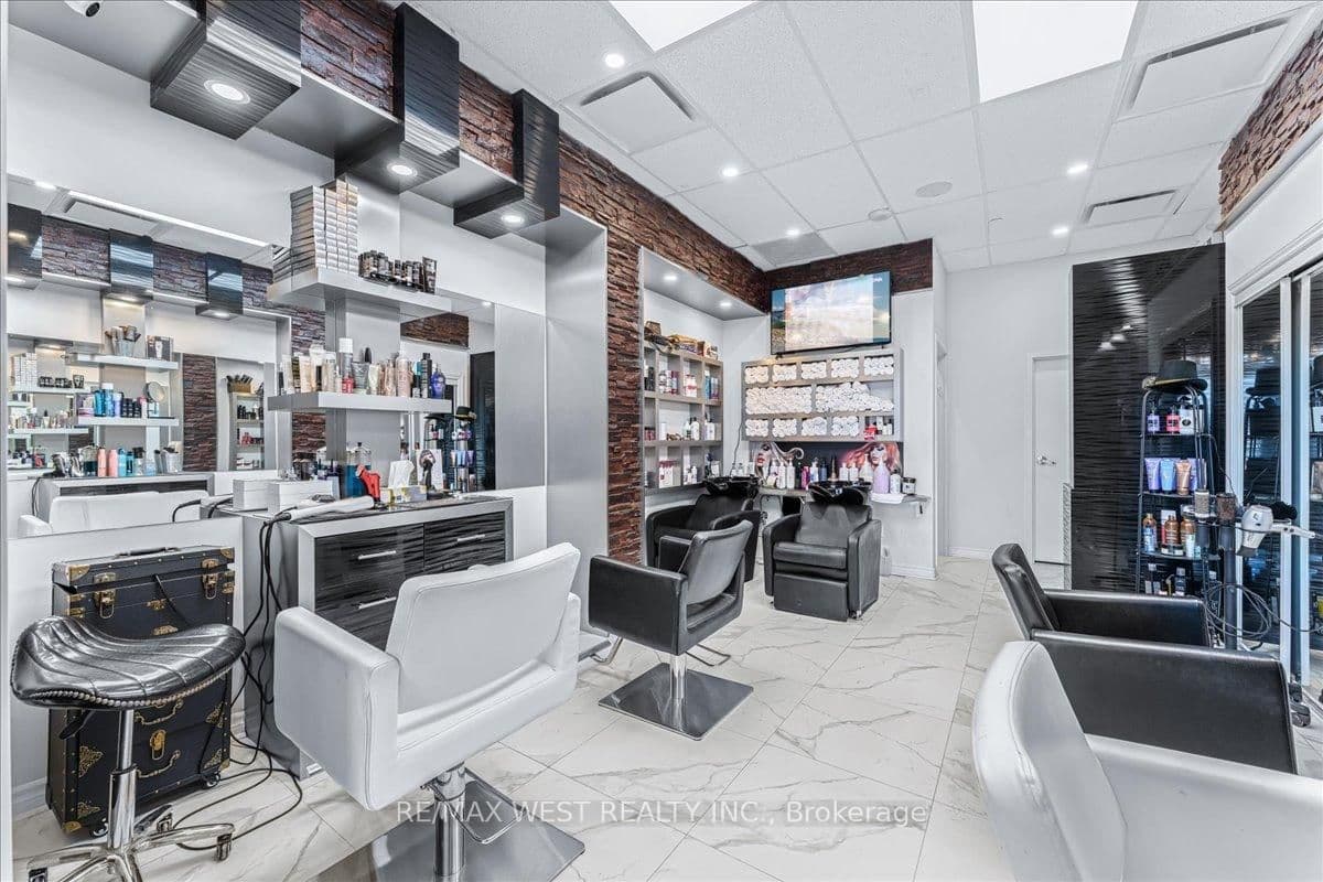 9610 Yonge Street, Unit A8 thumbnail 8
