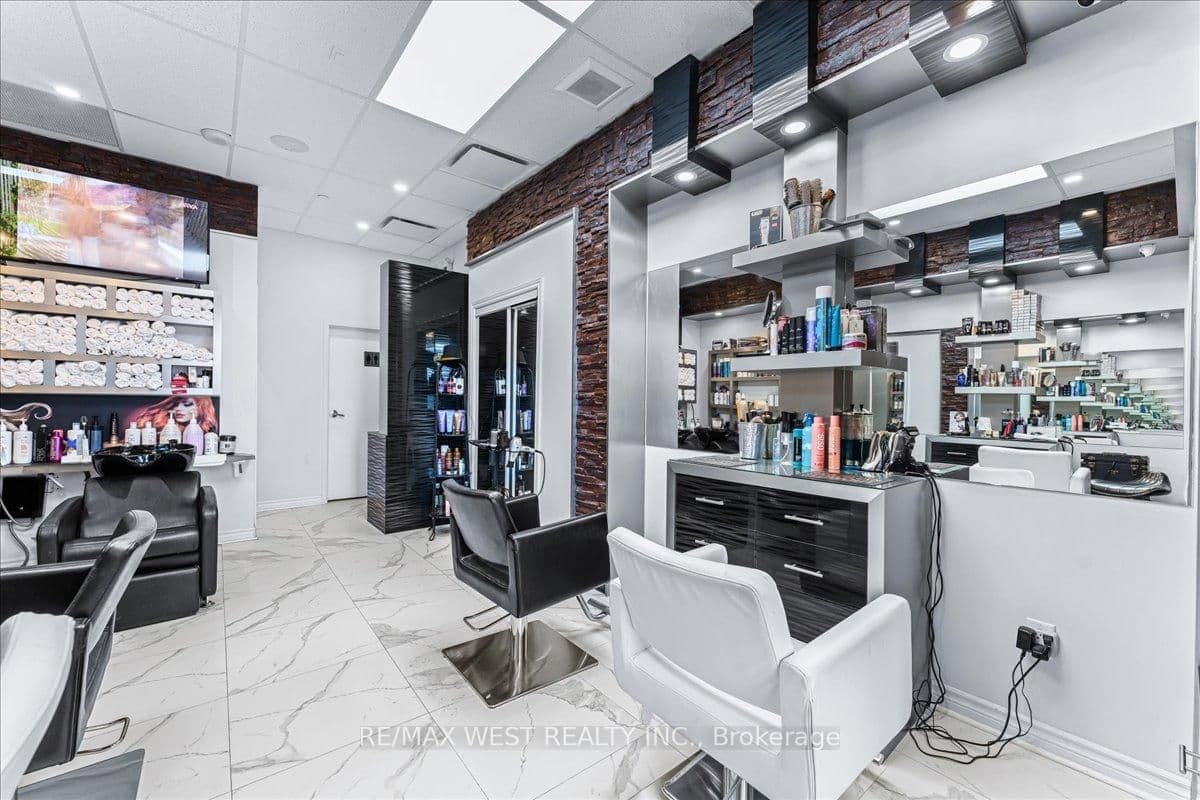 9610 Yonge Street, Unit A8 thumbnail 9