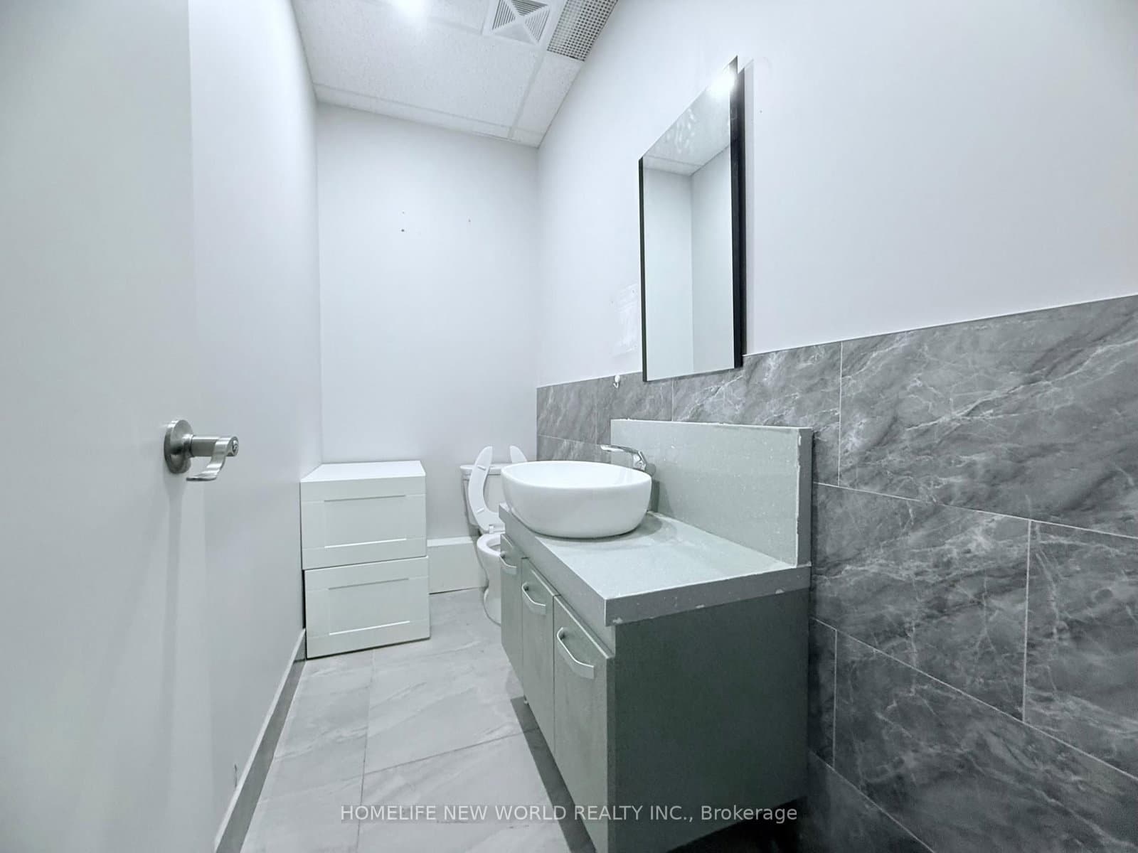 7181 Yonge Street, Unit 108 &109 thumbnail 14