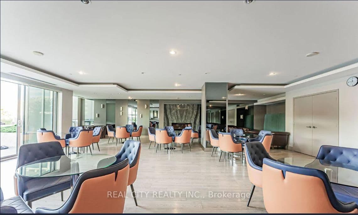7167 Yonge Street, Unit 407 thumbnail 14