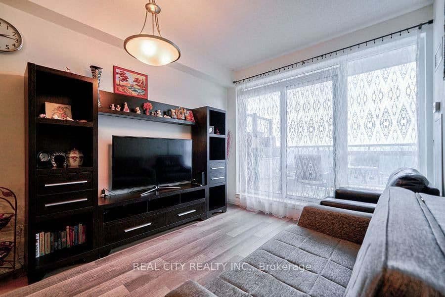 7167 Yonge Street, Unit 407 thumbnail 9