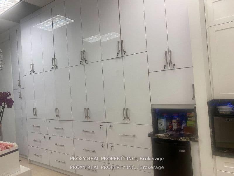 7163 Yonge Street, Unit 119 thumbnail 2