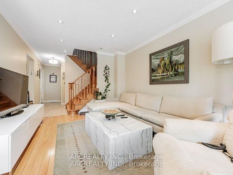 49 White Boulevard - Image 1