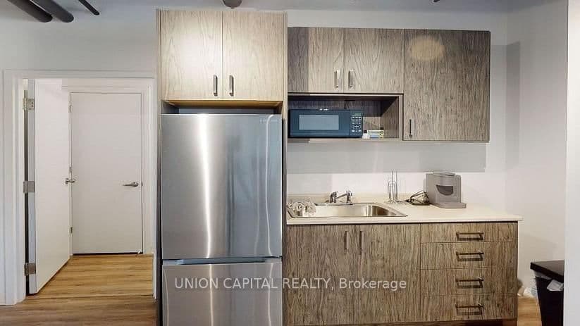 3380 Bur Oak Avenue, Unit 8 thumbnail 9