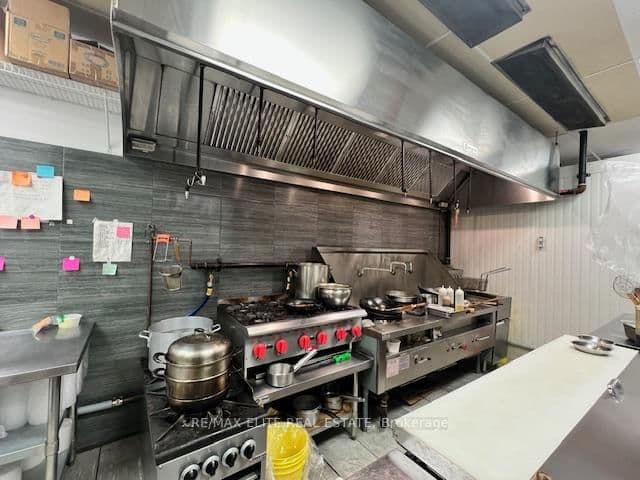 7181 Yonge Street, Unit 30 thumbnail 4