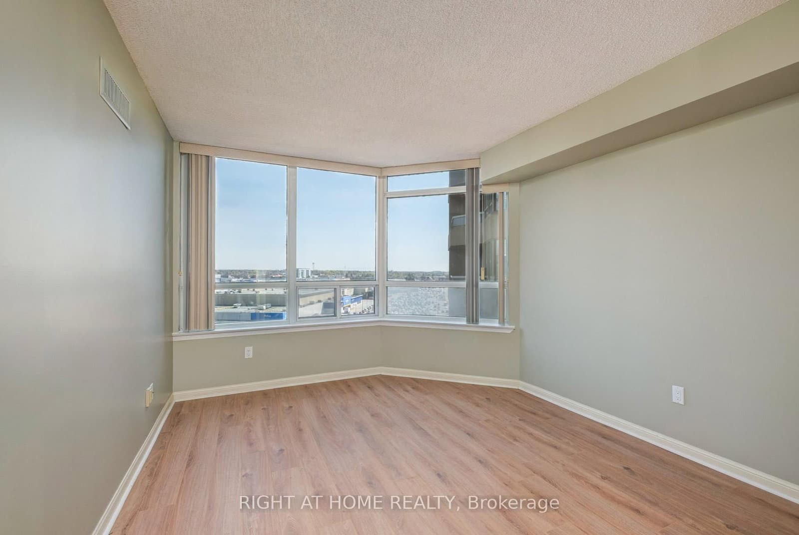 610 Bullock Drive, Unit 1116 thumbnail 21