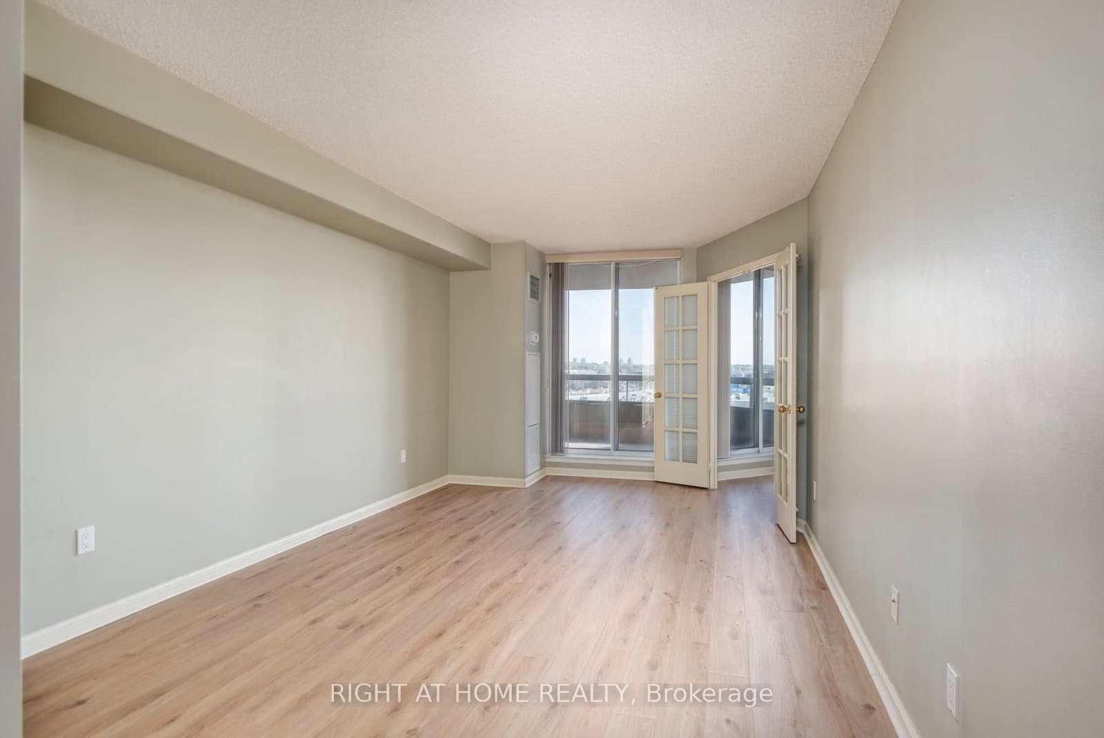 610 Bullock Drive, Unit 1116 thumbnail 22