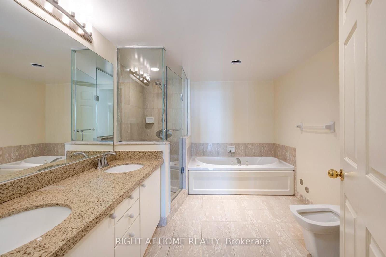 610 Bullock Drive, Unit 1116 thumbnail 24