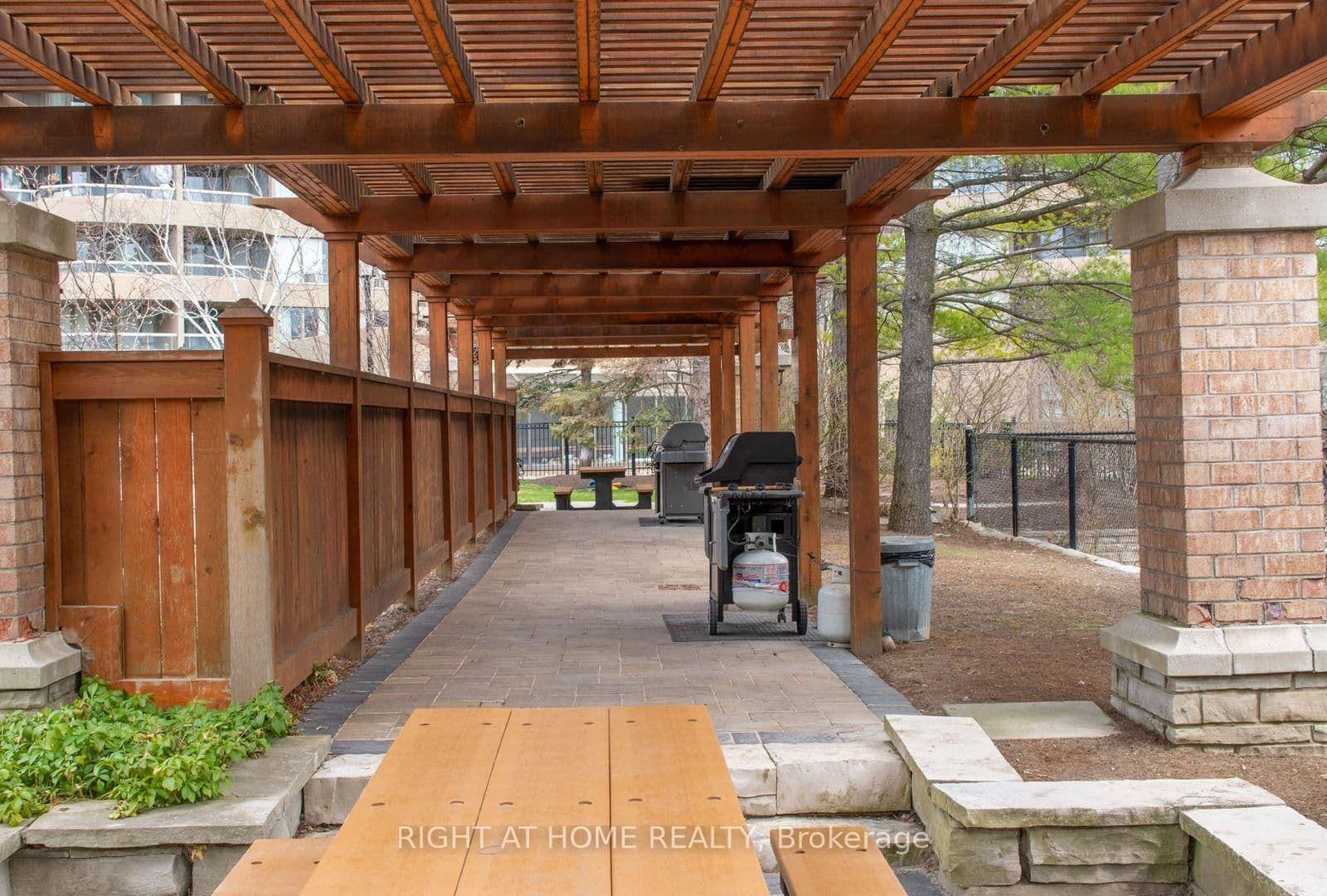 610 Bullock Drive, Unit 1116 thumbnail 45