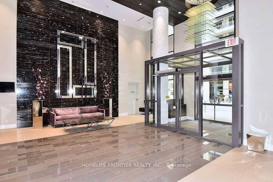 9191 SW Yonge Street SW, Unit 512 thumbnail 2