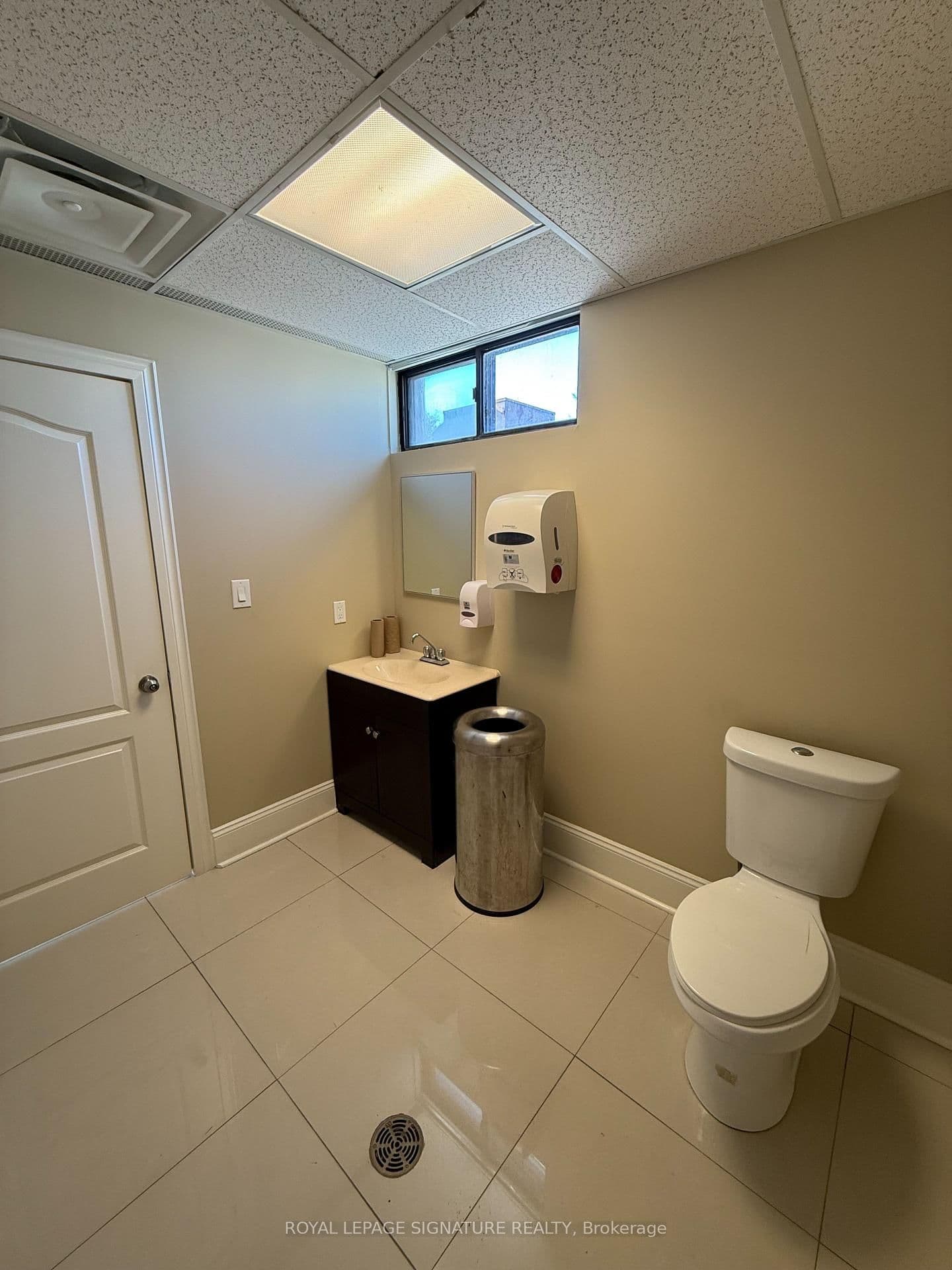 7601 Jane Street, Unit 2nd Flr - Rear Entrance thumbnail 11