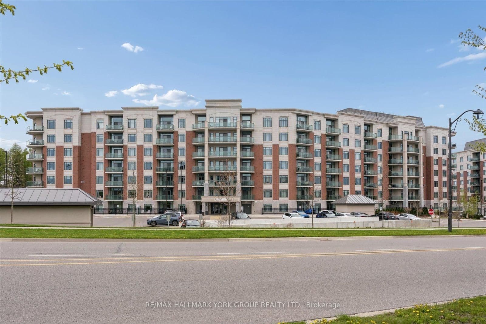 460 William Graham Drive, Unit 402 thumbnail 2