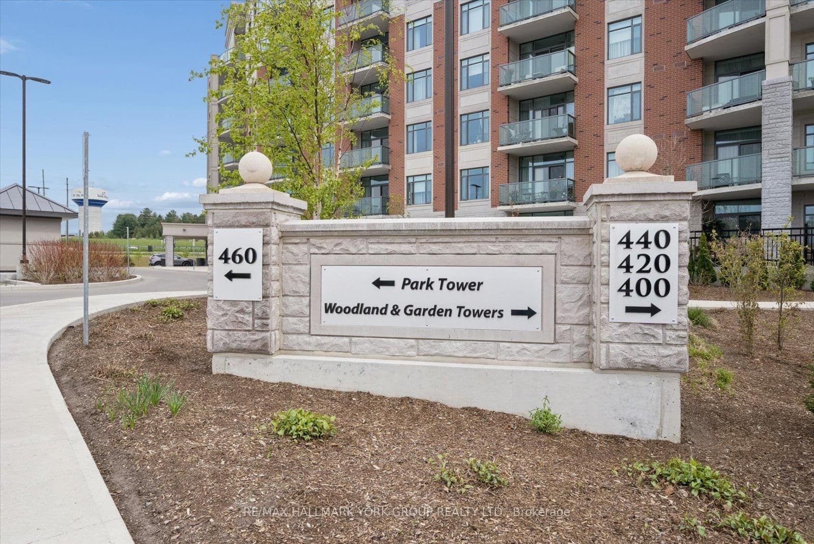 460 William Graham Drive, Unit 402 thumbnail 3