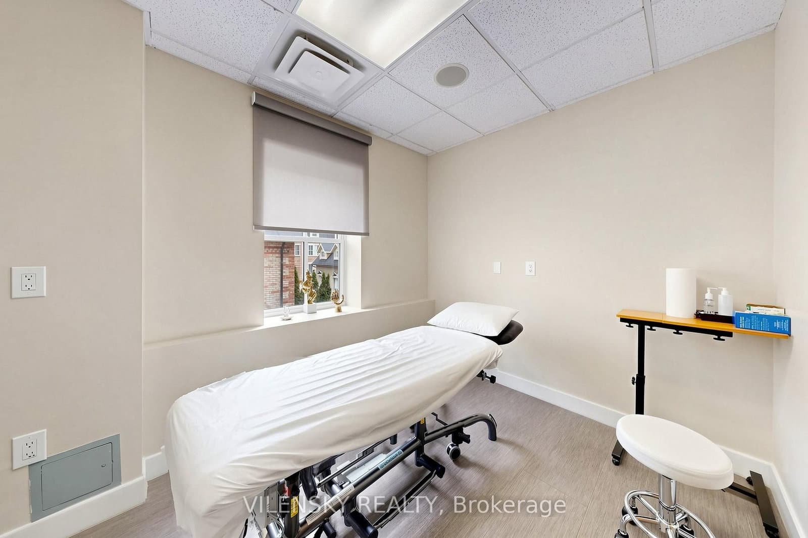 9994 Keele Street, Unit 200 Treatment Room thumbnail 3