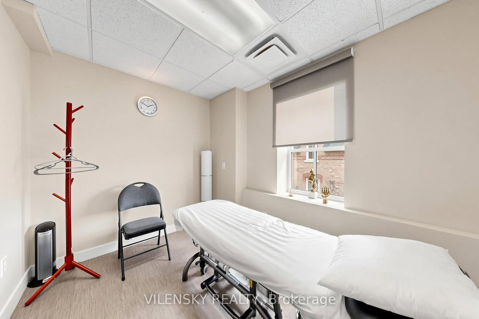 9994 Keele Street, Unit 200 Treatment Room thumbnail 4