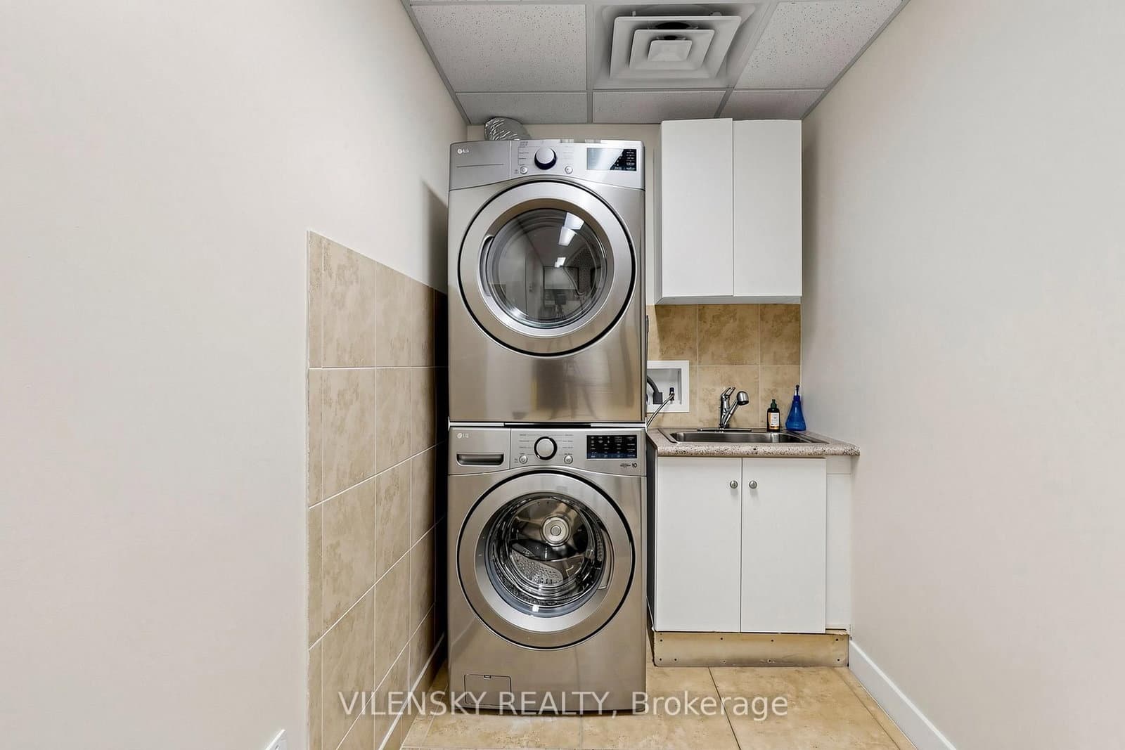 9994 Keele Street, Unit 200 Treatment Room thumbnail 8