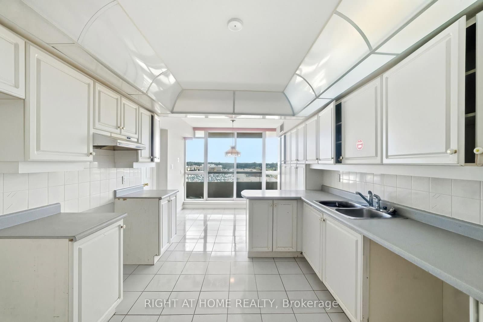 610 BULLOCK Drive, Unit 803 thumbnail 24