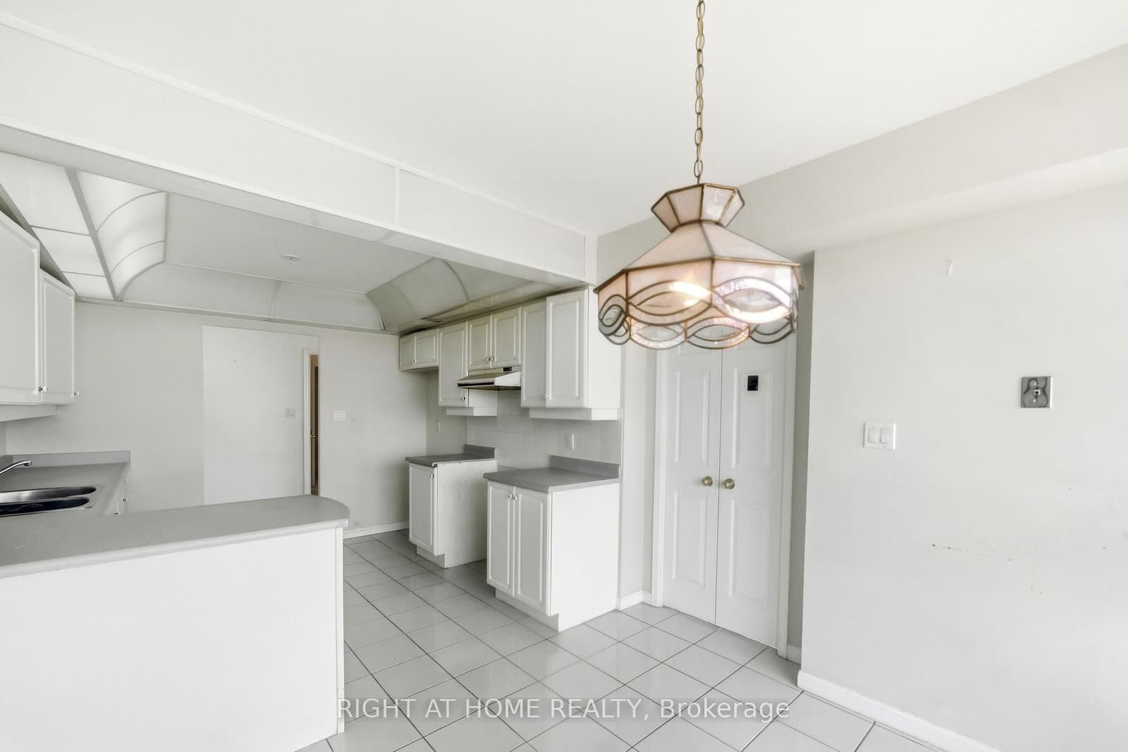 610 BULLOCK Drive, Unit 803 thumbnail 28