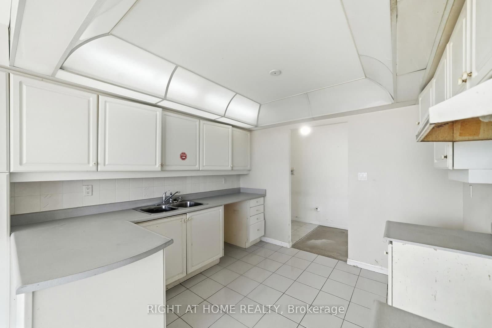 610 BULLOCK Drive, Unit 803 thumbnail 29