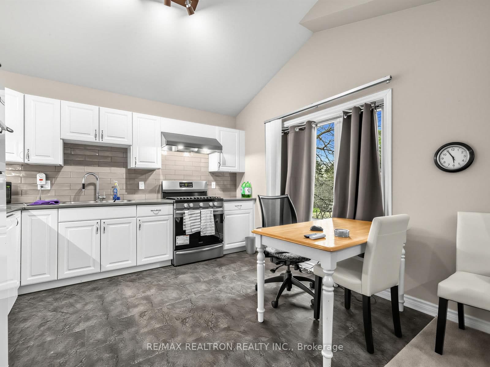 1338 Killarney Beach Road thumbnail 24