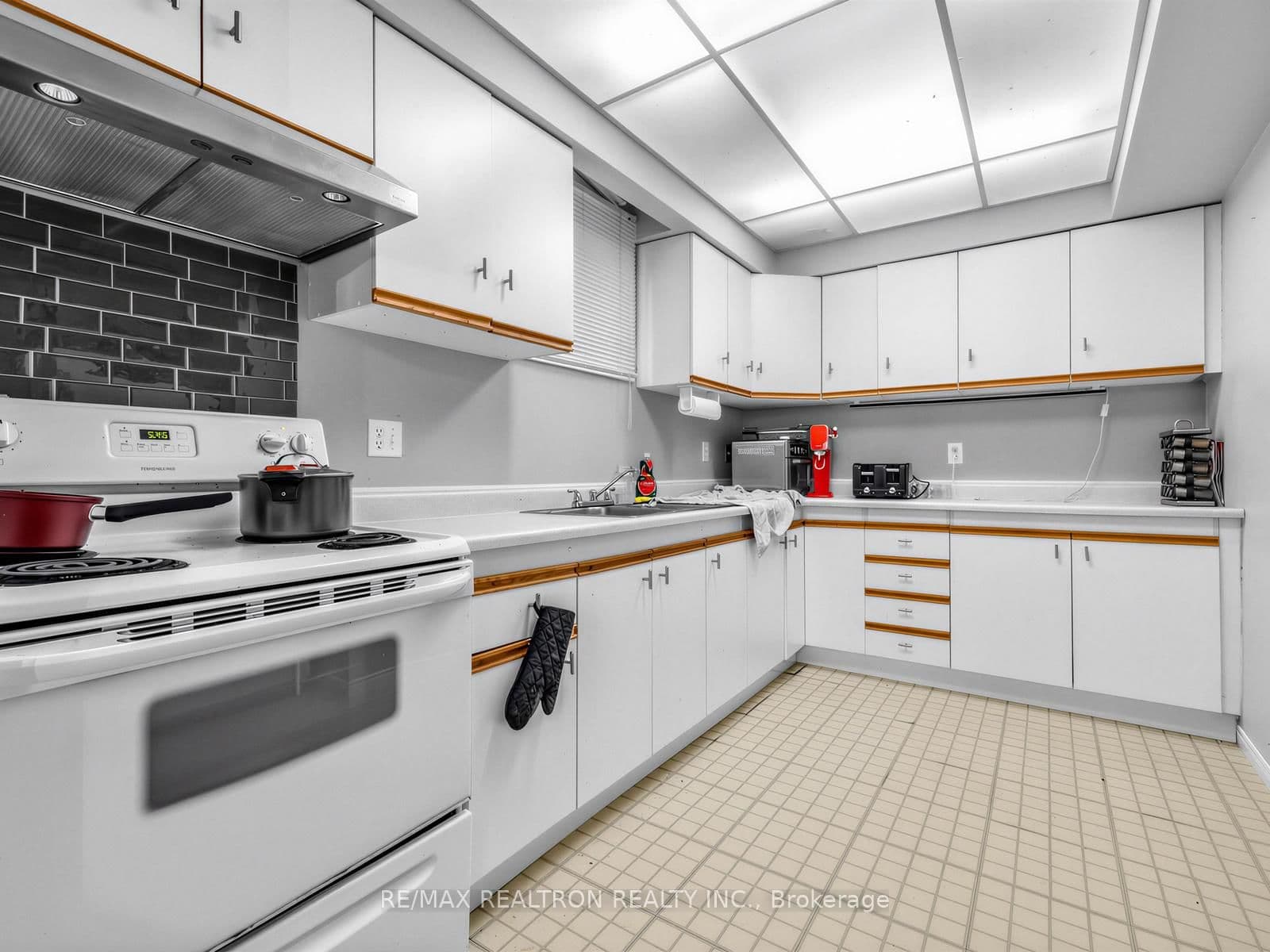 1338 Killarney Beach Road thumbnail 35