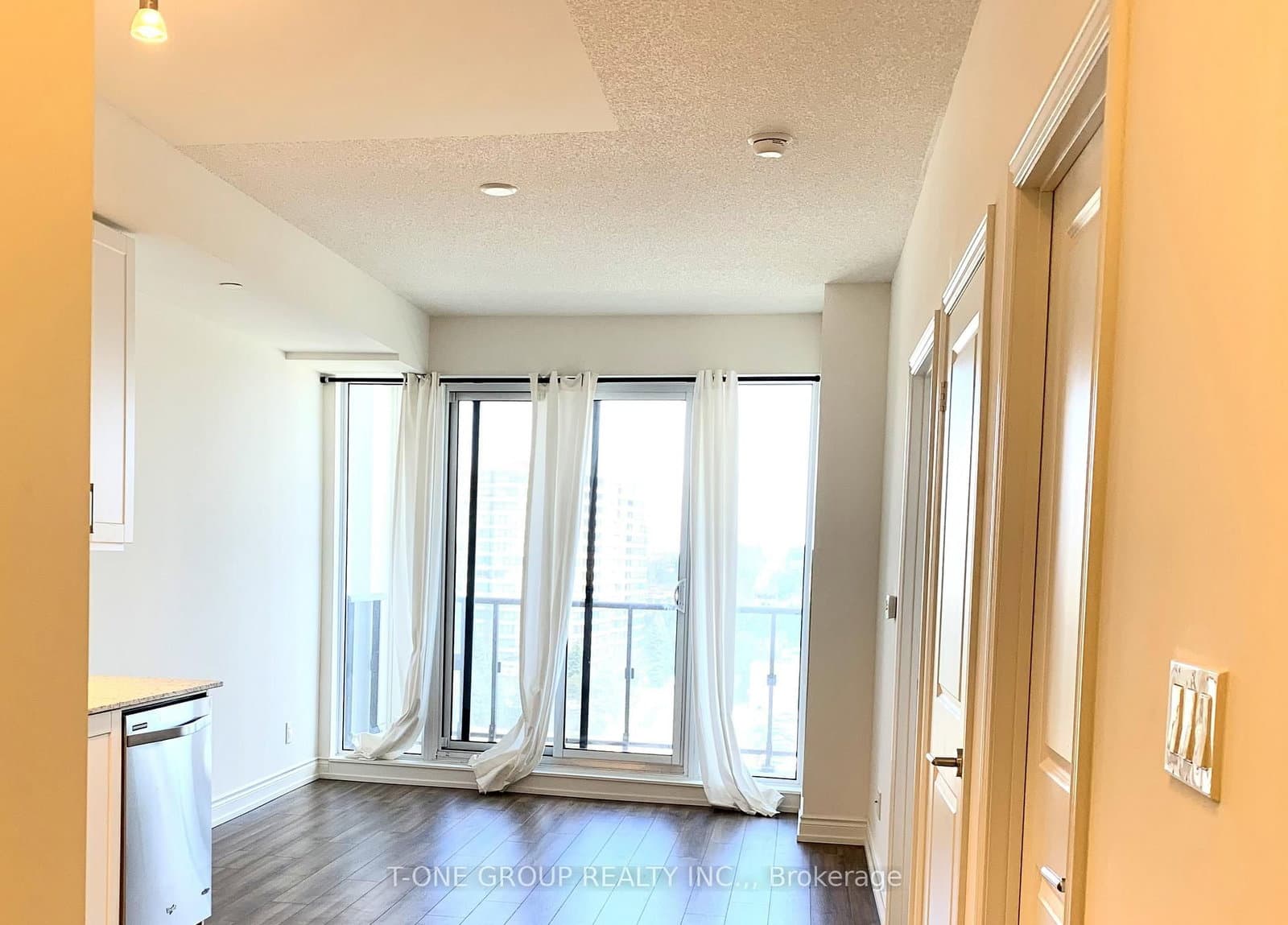 9600 Yonge Street, Unit 912 thumbnail 9