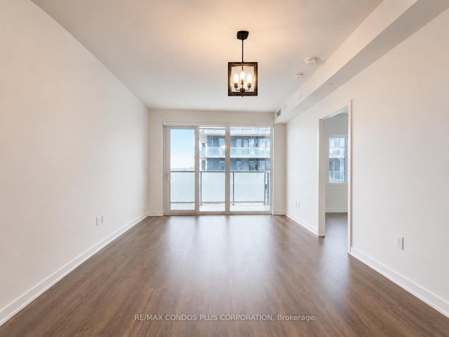105 Oneida Crescent, Unit 503 thumbnail 3
