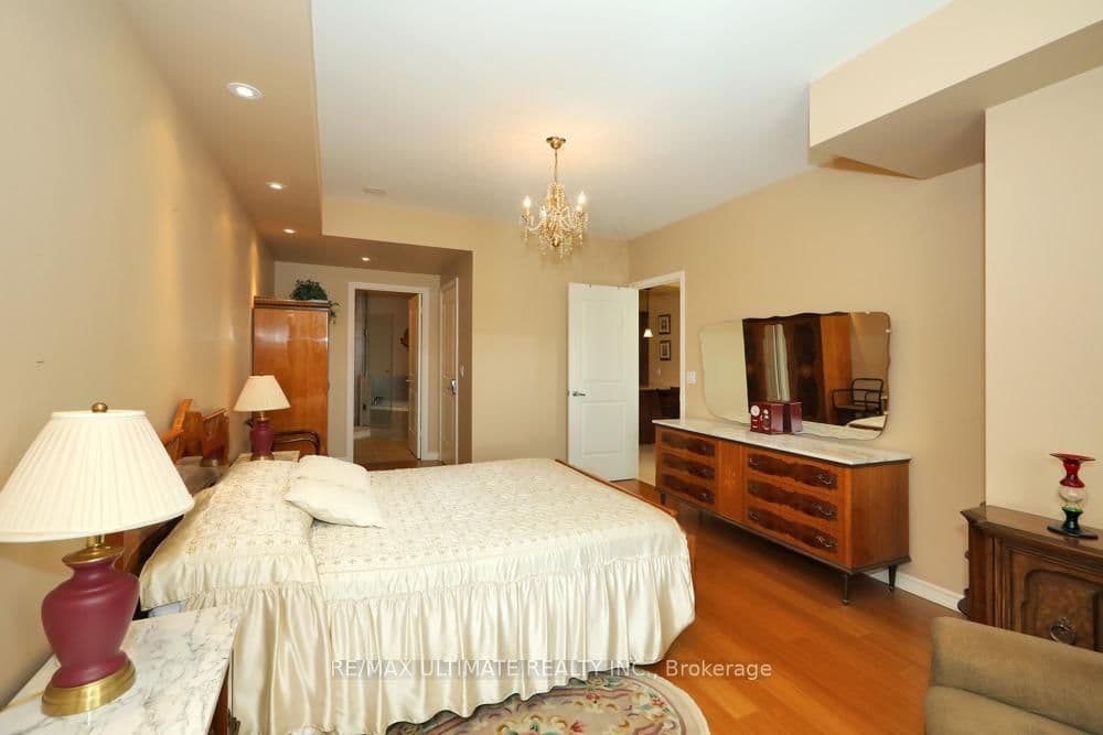 9235 Jane Street, Unit 407 thumbnail 12