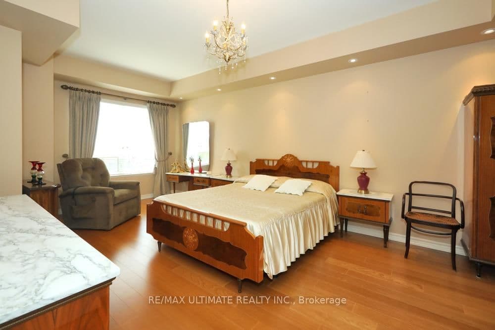 9235 Jane Street, Unit 407 thumbnail 14