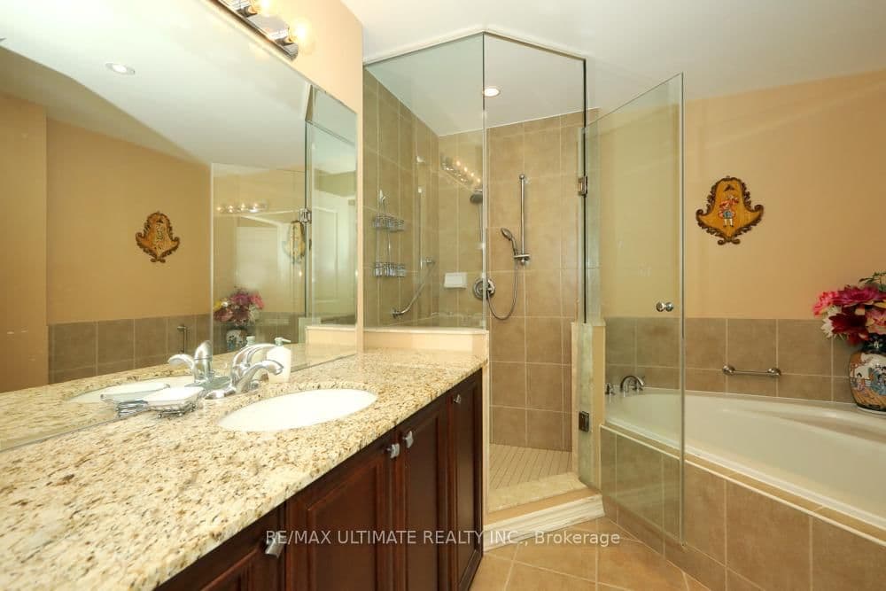 9235 Jane Street, Unit 407 thumbnail 15
