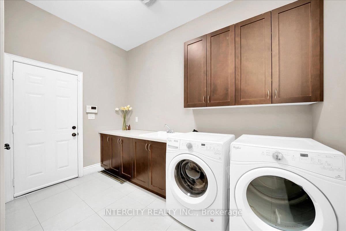 233 Carisbrooke Circle thumbnail 25