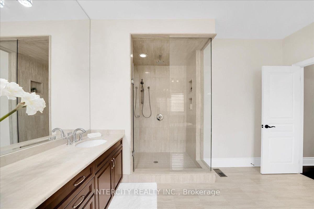 233 Carisbrooke Circle thumbnail 33