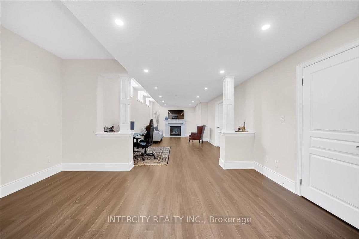 233 Carisbrooke Circle thumbnail 45